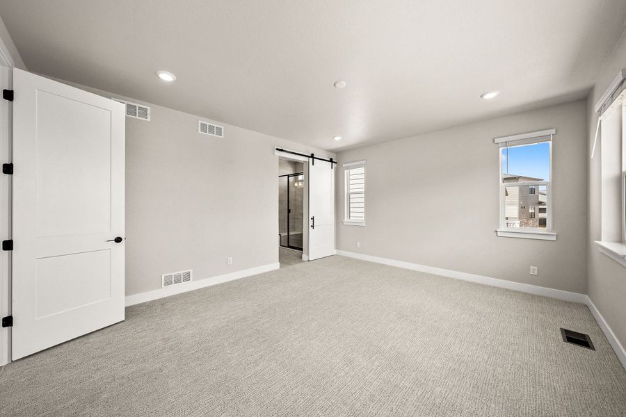 Spacious, unfurnished interior of a new home in Trumark Homes at Sterling Ranch, Littleton (Image 25).
