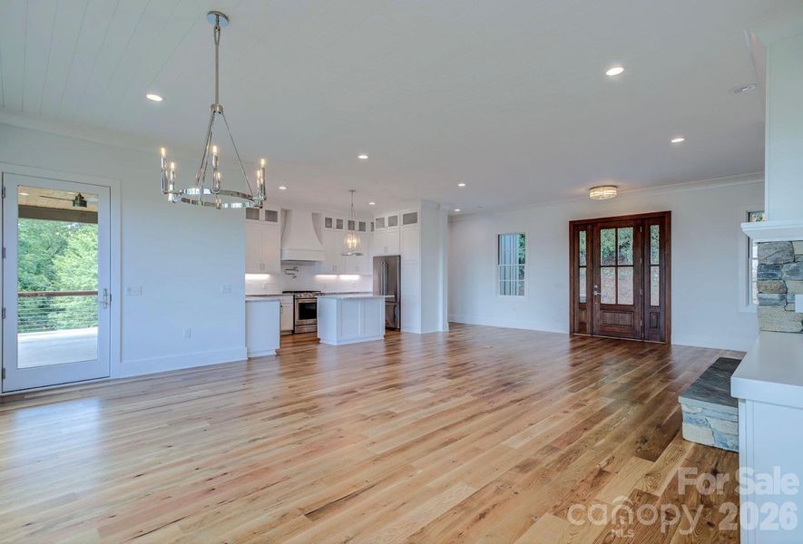 Spacious, unfurnished interior of a new home in , Newland (Image 27).
