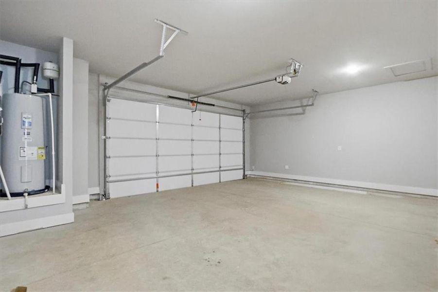 Spacious, unfurnished interior of a new home in , Statham (Image 64).