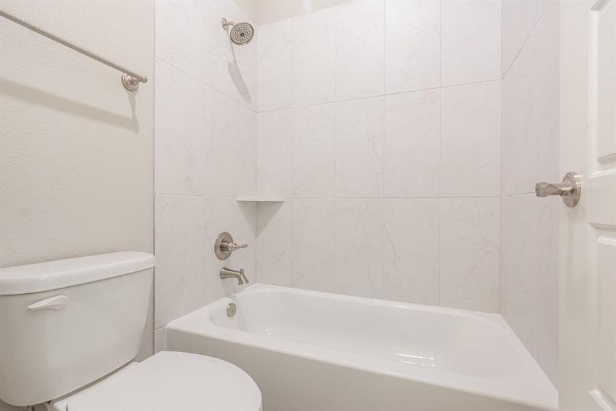 Furnished interior view inside a new home in Cole Crossing Estates, DeSoto (Image 12).