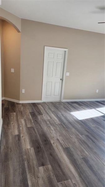 Spacious, unfurnished interior of a new home in , Auburndale (Image 11).