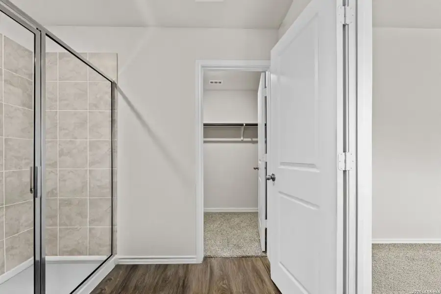 Spacious, unfurnished interior of a new home in Laurel Vistas, San Antonio (Image 21).