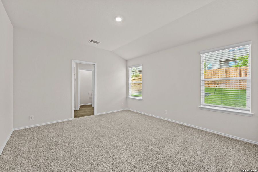 Spacious, unfurnished interior of a new home in Applewood, San Antonio (Image 19).