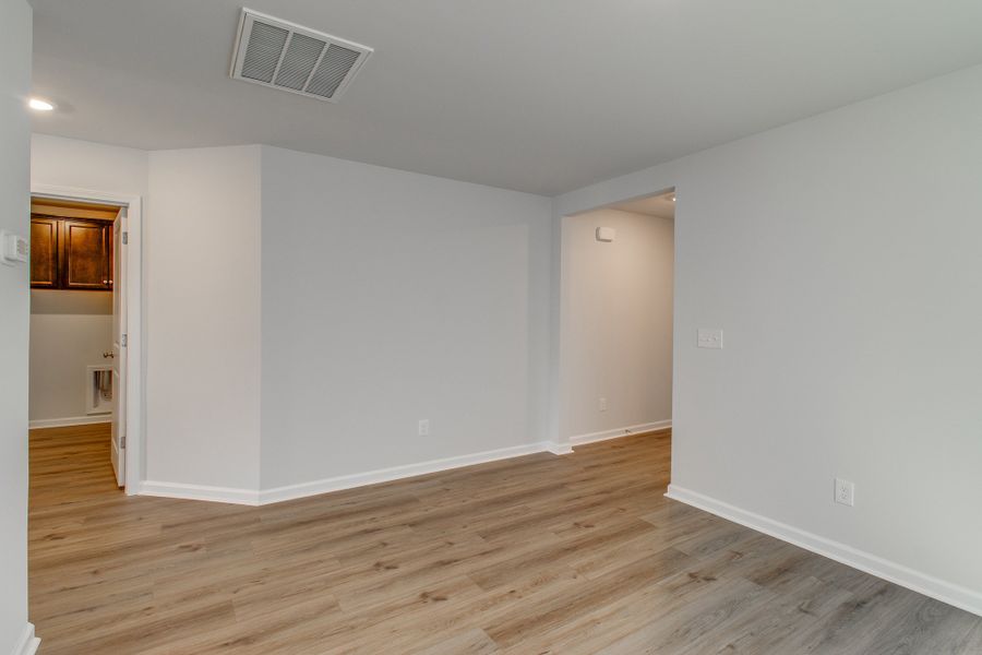 Spacious, unfurnished interior of a new home in Bluefield, Lexington (Image 16). Spacious, unfurnished interior of a new home in Bluefield, Lexington (Image 16).