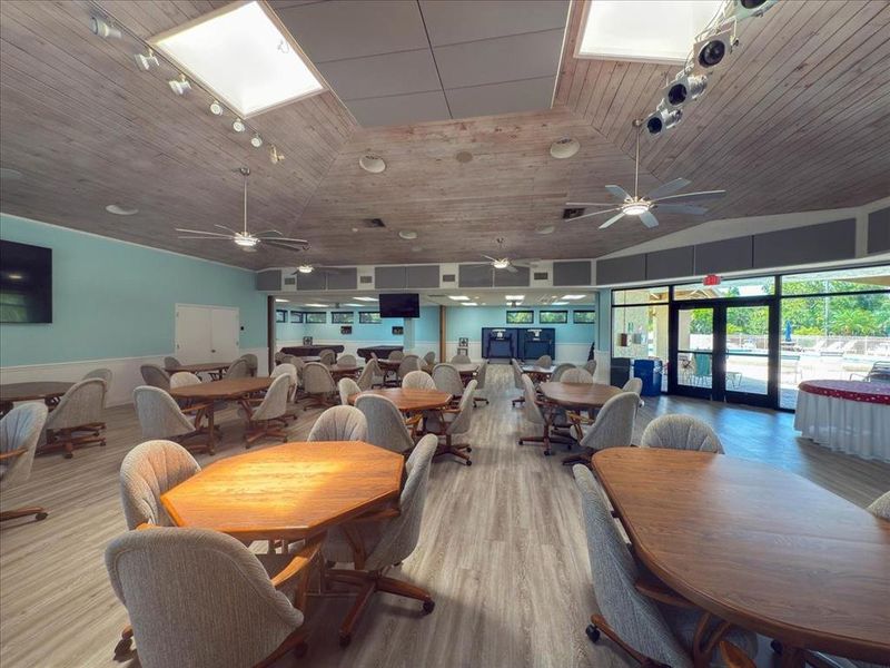 Community amenities in , Englewood (Image 36).