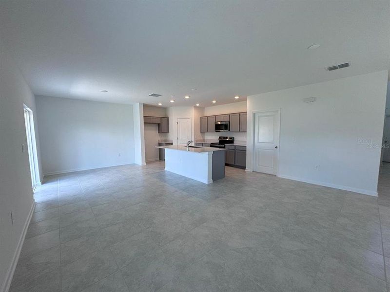 Spacious, unfurnished interior of a new home in Cascades, Davenport (Image 15).