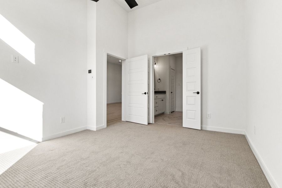 Spacious, unfurnished interior of a new home in Cottonwood Creek, Rowlett (Image 11).