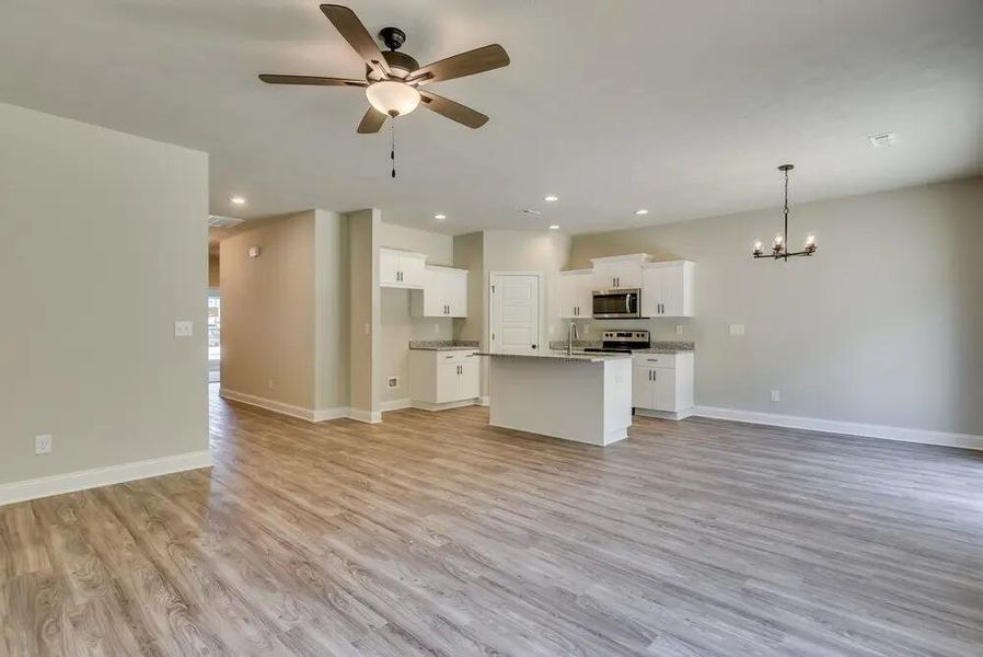 Spacious, unfurnished interior of a new home in , Edgefield (Image 6).