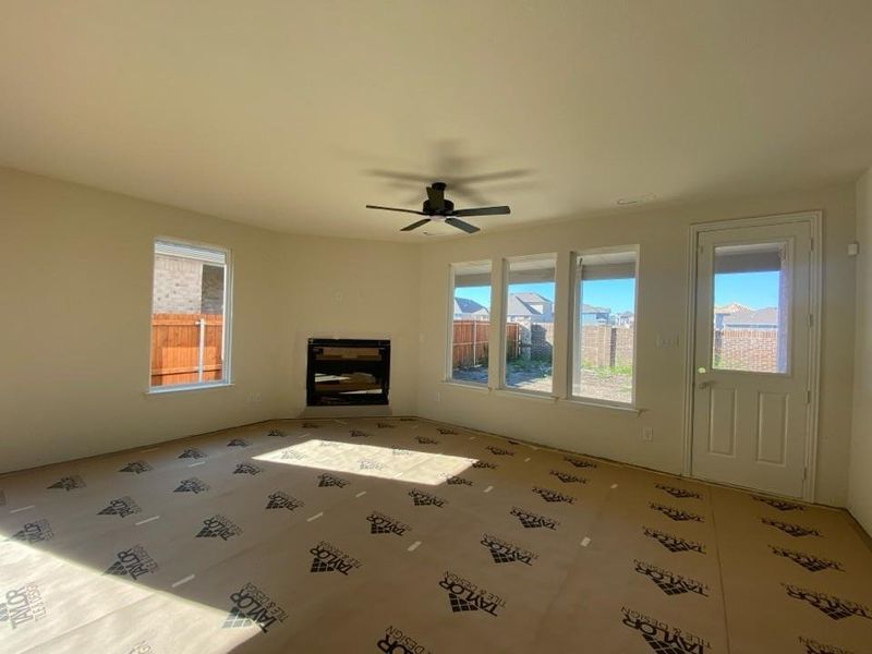 Spacious, unfurnished interior of a new home in Morningstar, Aledo (Image 5).