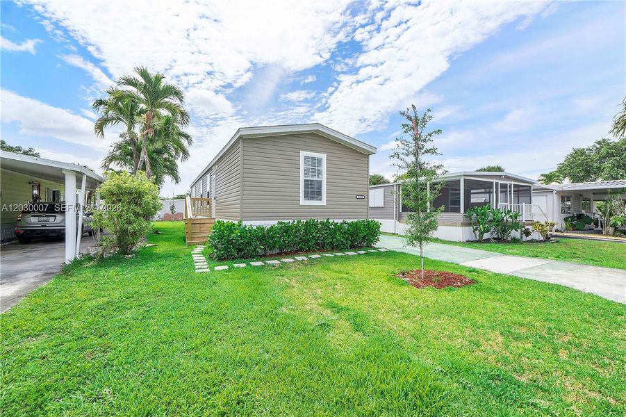 Exterior details and patio area of a home in , Dania Beach (Image 21).