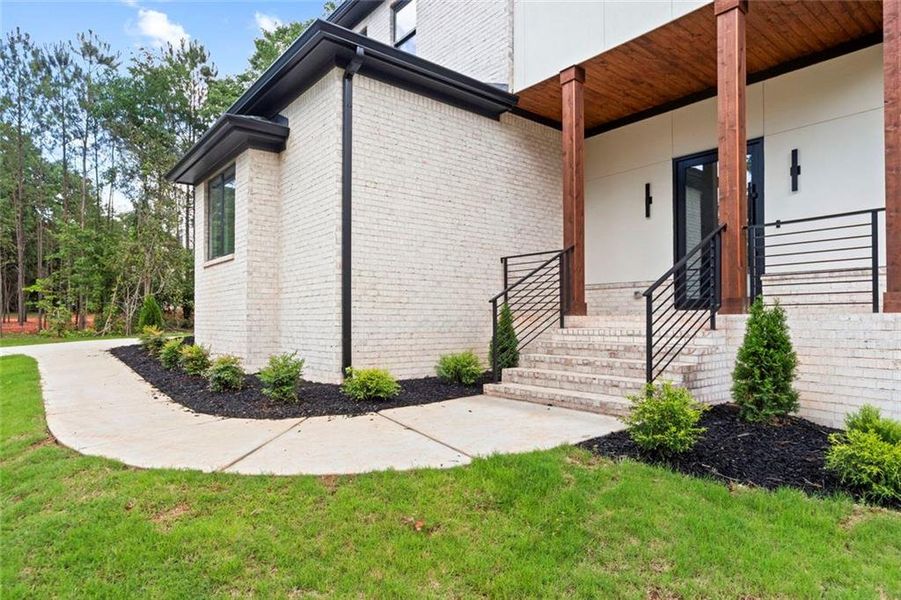 Exterior details and patio area of a home in , Fairburn (Image 25).