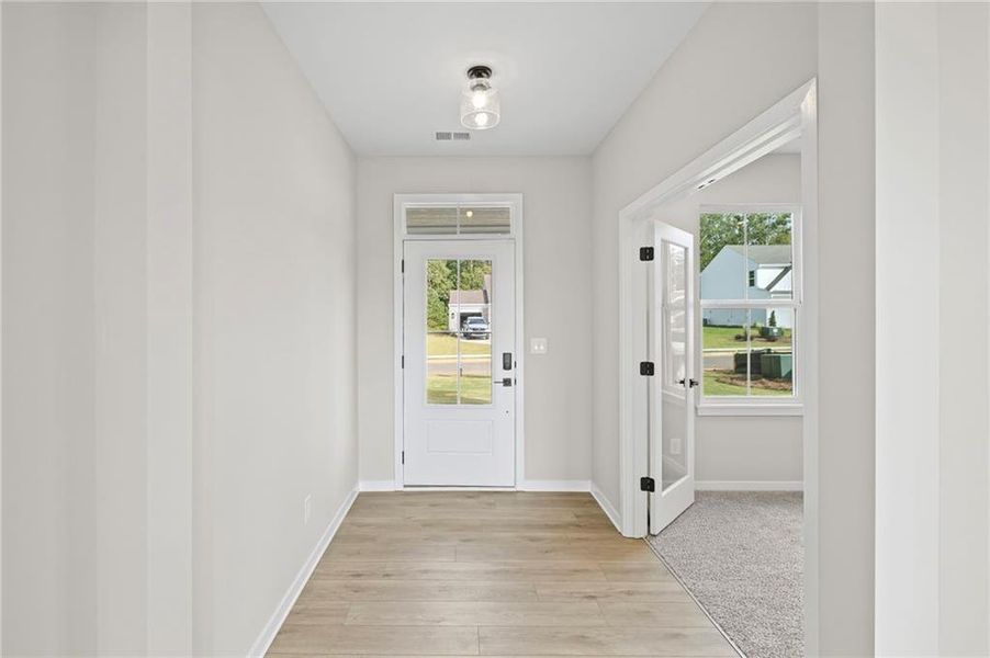 Spacious, unfurnished interior of a new home in Pickens Bluff, Hiram (Image 35).