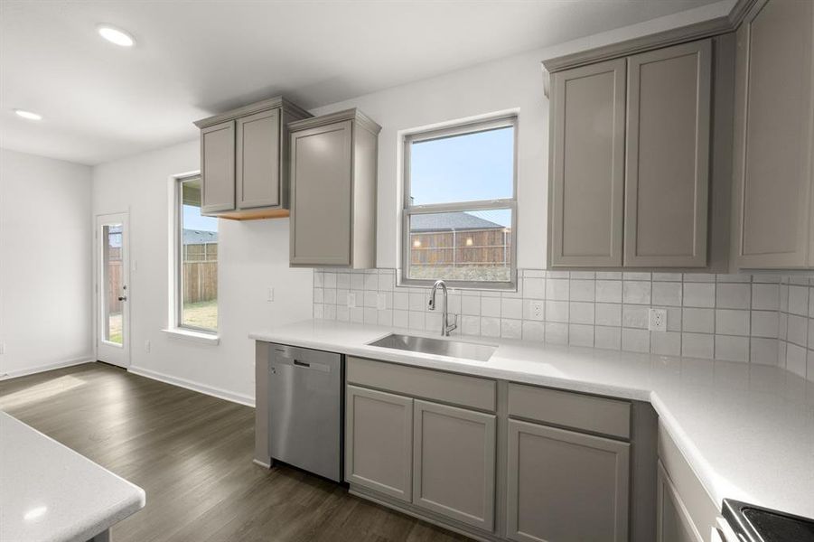 110 Honey Bee- Kitchen-3