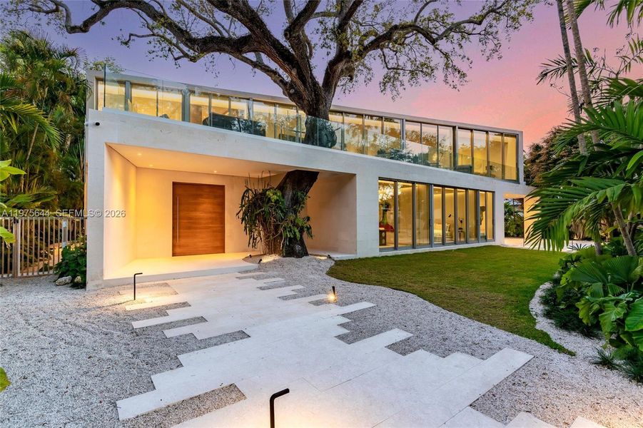 Exterior details and patio area of a home in , Miami (Image 20).