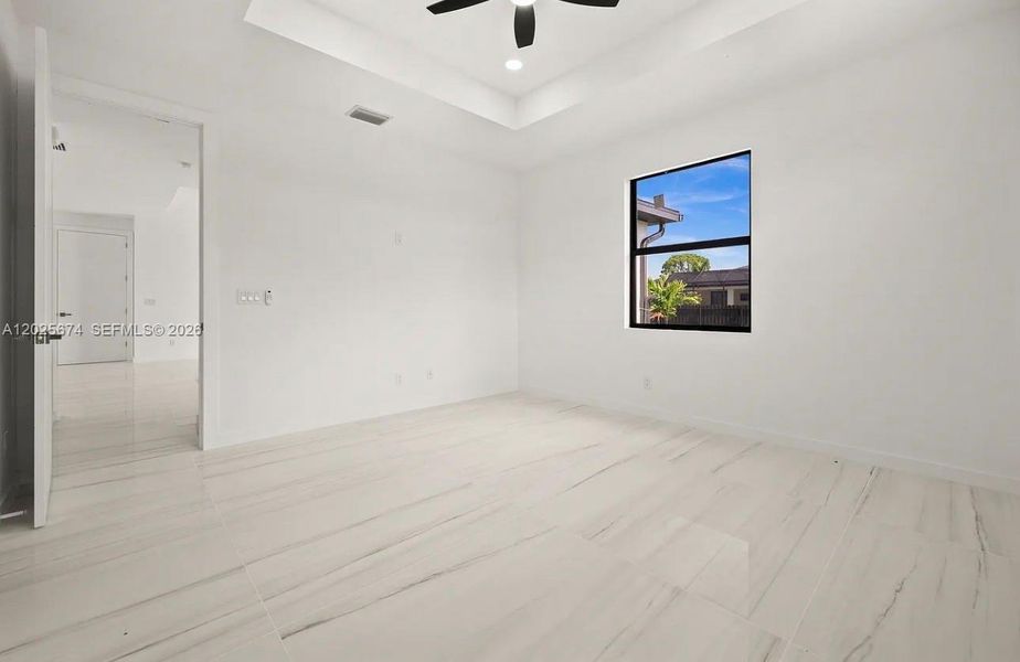 Spacious, unfurnished interior of a new home in , Cape Coral (Image 31). Spacious, unfurnished interior of a new home in , Cape Coral (Image 31).
