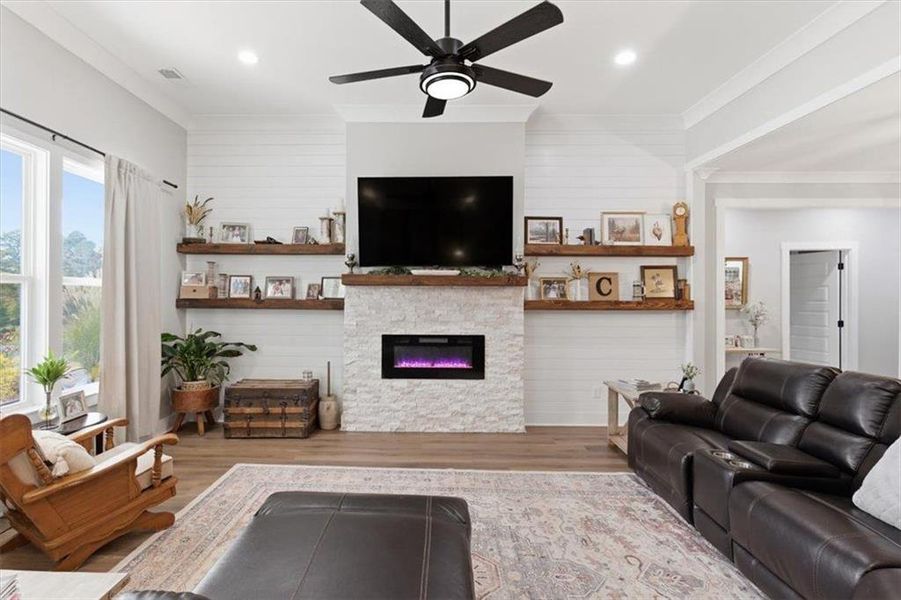 Furnished interior view inside a new home in , Calhoun (Image 40).