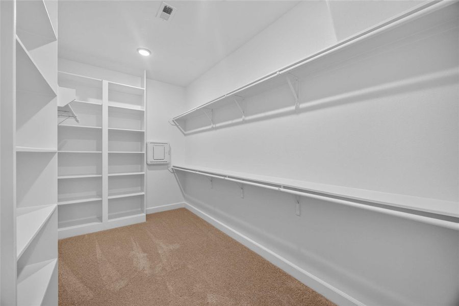 Spacious, unfurnished interior of a new home in , Houston (Image 22).