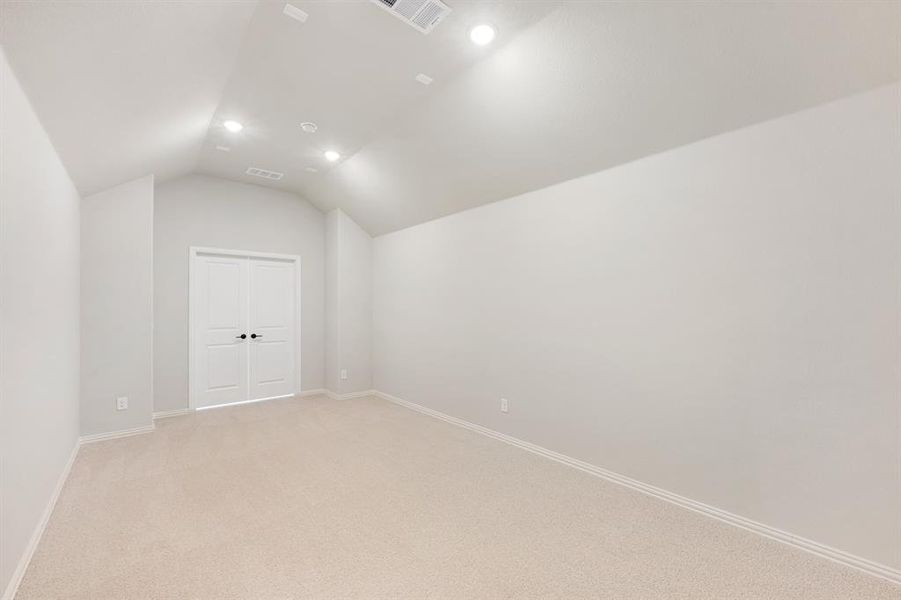 Spacious, unfurnished interior of a new home in Liberty, Melissa (Image 28).
