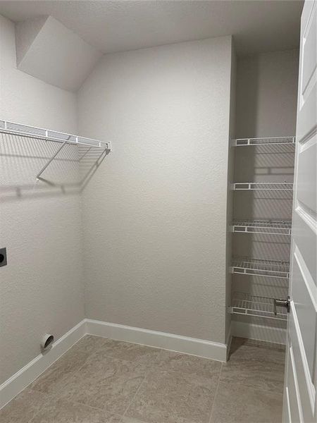 Spacious, unfurnished interior of a new home in , Ocala (Image 12).