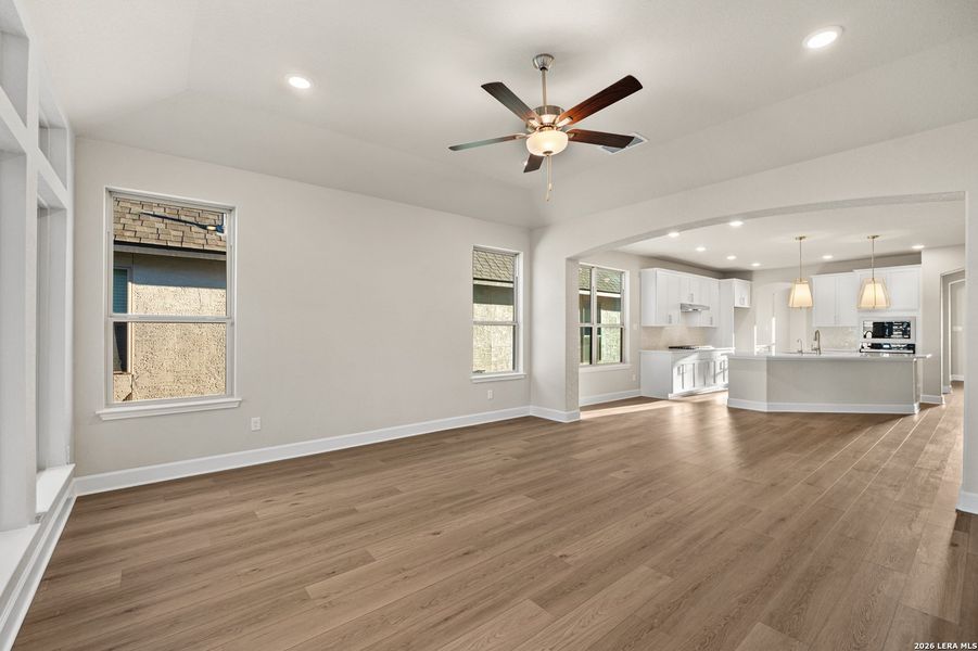 Spacious, unfurnished interior of a new home in Ventana, Bulverde (Image 25).