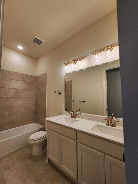 Furnished interior view inside a new home in Rocky Top, Krum (Image 6).