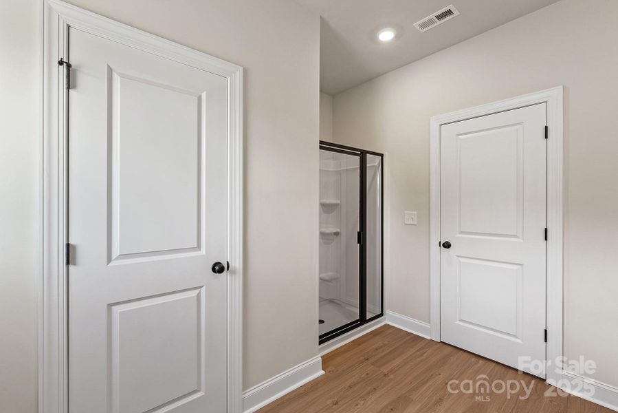 Spacious, unfurnished interior of a new home in Ascot Woods, Charlotte (Image 13).