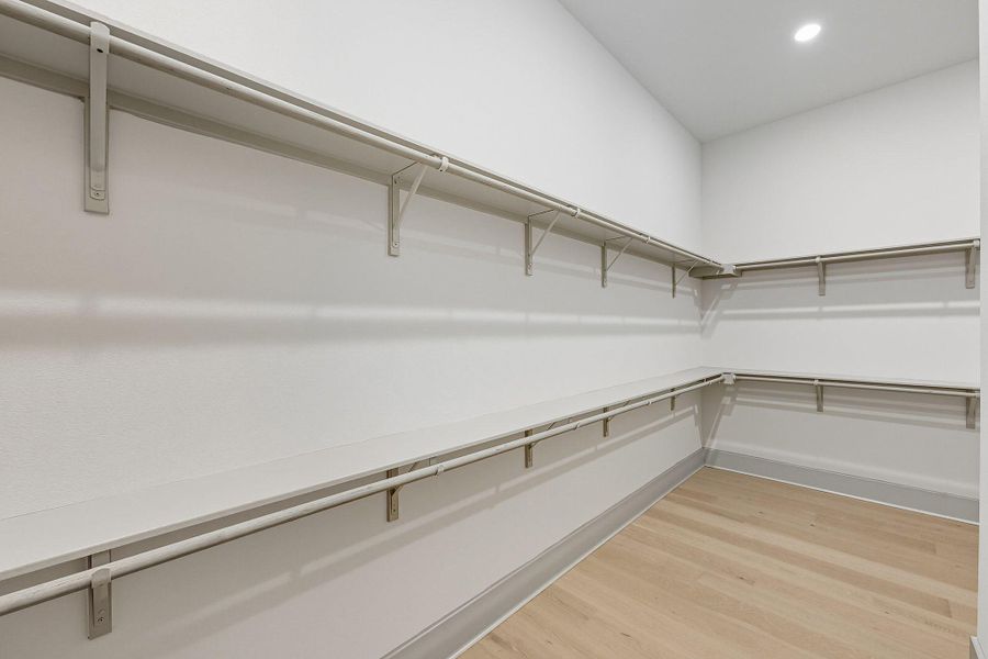 Spacious, unfurnished interior of a new home in Rough Hollow, Austin (Image 32). Spacious, unfurnished interior of a new home in Rough Hollow, Austin (Image 32).