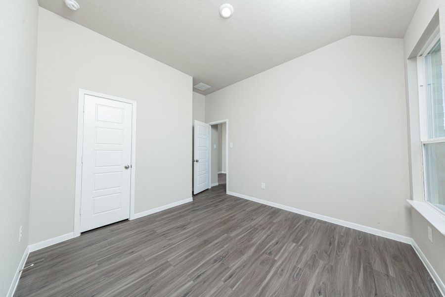 Spacious, unfurnished interior of a new home in River Ranch, Dayton (Image 15).