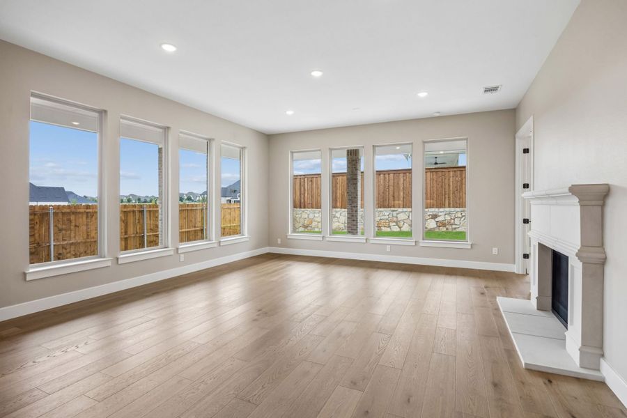 Spacious, unfurnished interior of a new home in Mustang Lakes, Celina (Image 24).