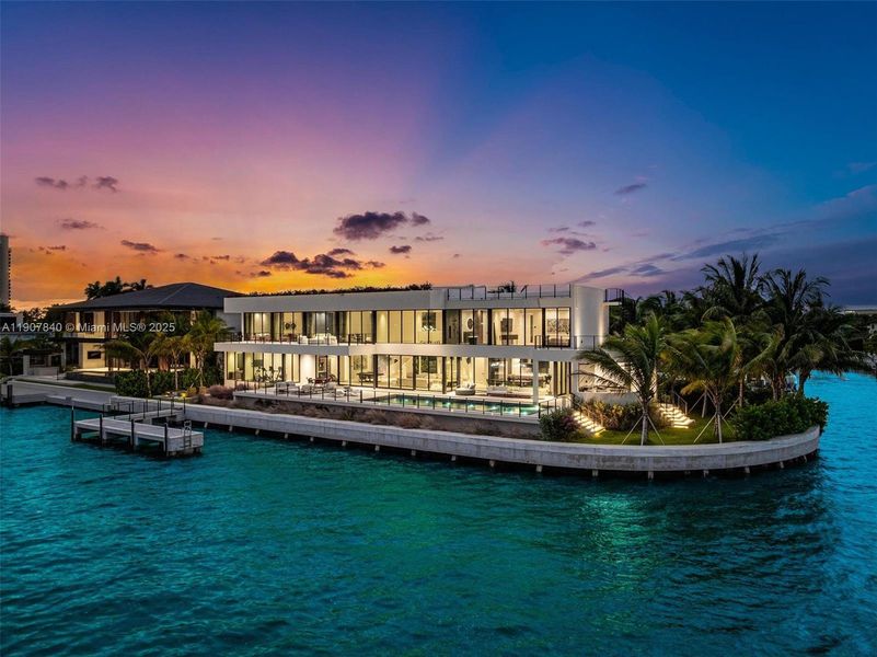 Condo located in North Miami, FL showcasing its design and architecture (Image 3). Condo located in North Miami, FL showcasing its design and architecture (Image 3).