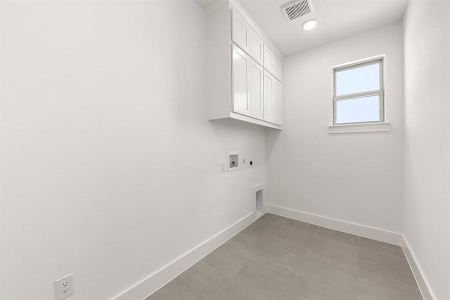 Spacious, unfurnished interior of a new home in Trails at Cottonwood Creek, Rowlett (Image 21). Spacious, unfurnished interior of a new home in Trails at Cottonwood Creek, Rowlett (Image 21).