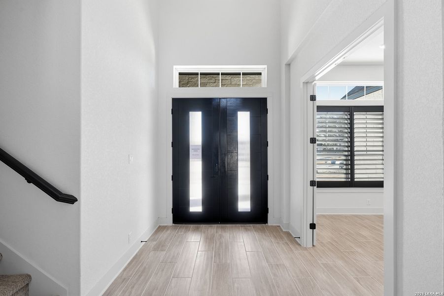 Spacious, unfurnished interior of a new home in Heimer Estates at Garden Ridge, San Antonio (Image 43).