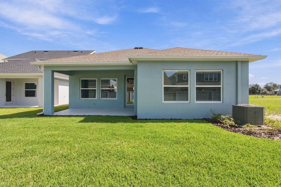 Exterior details and patio area of a home in Eastlyn, Bradenton (Image 3).
