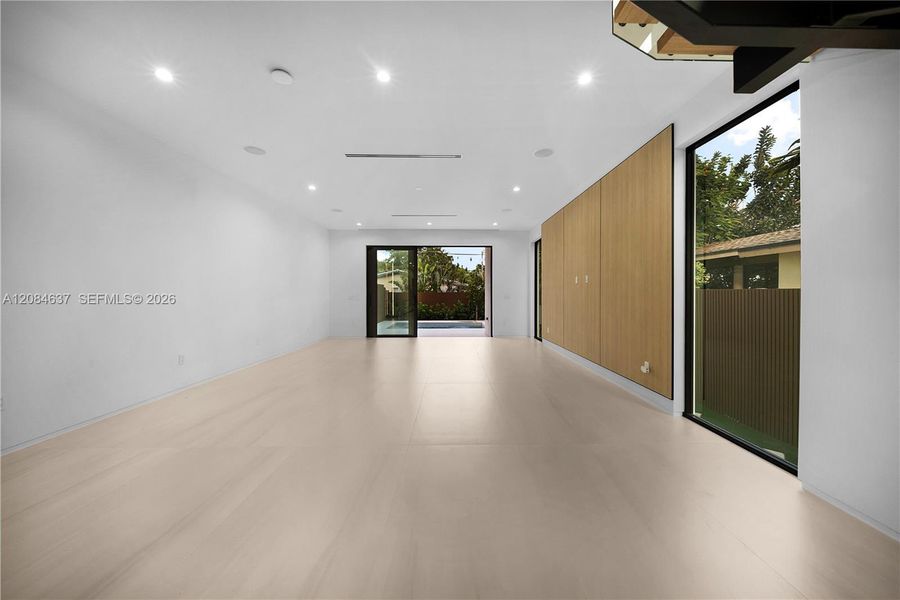Spacious, unfurnished interior of a new home in , Fort Lauderdale (Image 52).