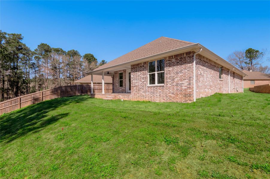 Exterior details and patio area of a home in , Nacogdoches (Image 3).