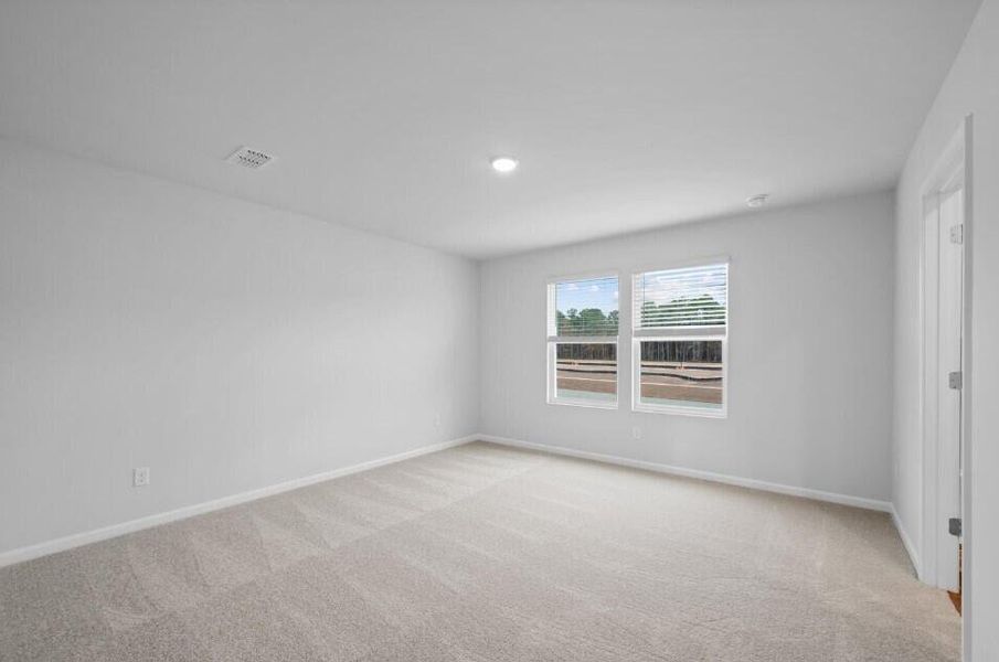 Spacious, unfurnished interior of a new home in Bradford Pointe, Summerville (Image 10).