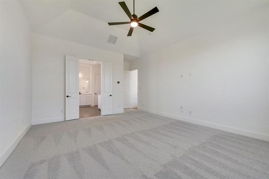 Spacious, unfurnished interior of a new home in The Homestead - 62', Rockwall (Image 29).