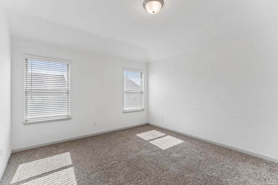 Spacious, unfurnished interior of a new home in Magnolia Village North, San Antonio (Image 26).