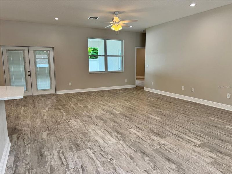Spacious, unfurnished interior of a new home in , Dade City (Image 67).
