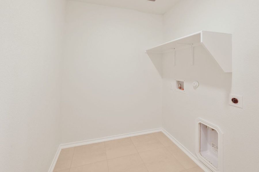 Spacious, unfurnished interior of a new home in Stoney Chase, Del Valle (Image 31). Spacious, unfurnished interior of a new home in Stoney Chase, Del Valle (Image 31).