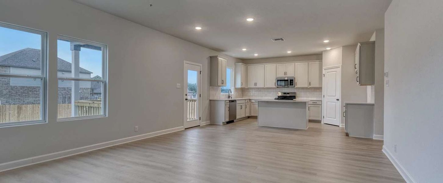Representative unfurnished interior of a home built from the Laurel by Ashton Woods in Arcadia Ridge, San Antonio (Image 16).