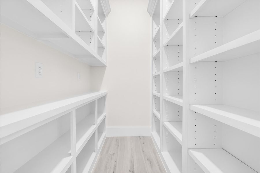 Spacious, unfurnished interior of a new home in , Tomball (Image 34).