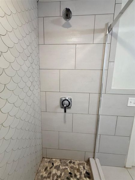 Walk in shower. Walk in shower.