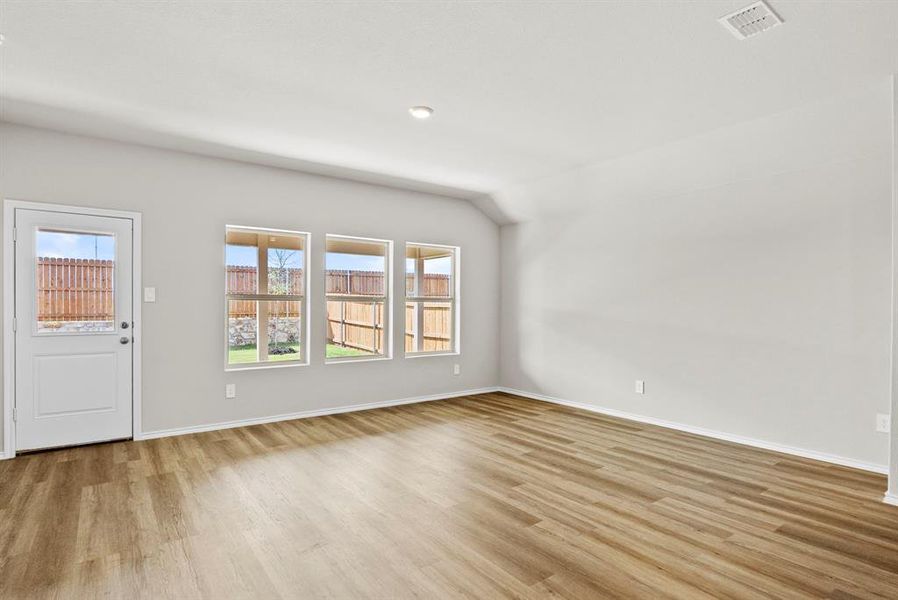 Spacious, unfurnished interior of a new home in Sunnycreek, Crowley (Image 21).