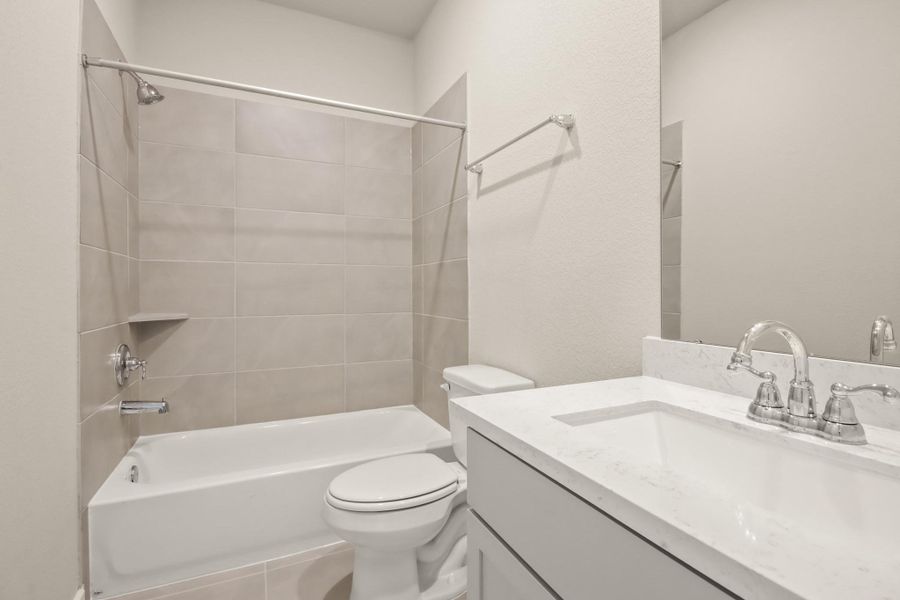 Furnished interior view inside a new home in Westridge Cove 40', Conroe (Image 7).