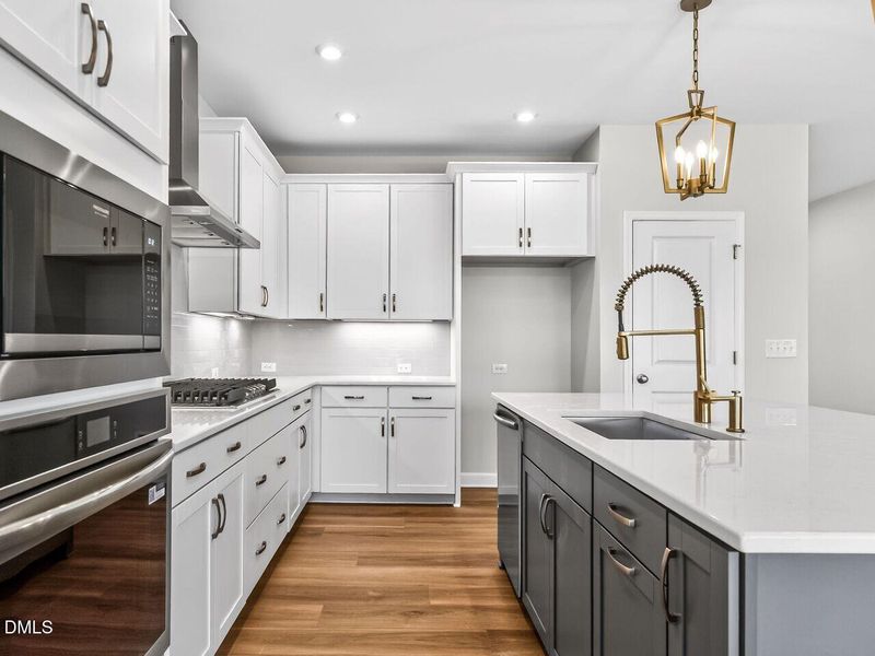 020-1280x960-kitchen