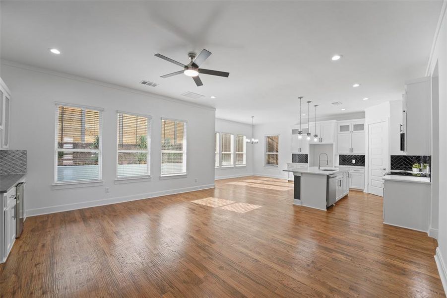 Spacious, unfurnished interior of a new home in , Dallas (Image 19).