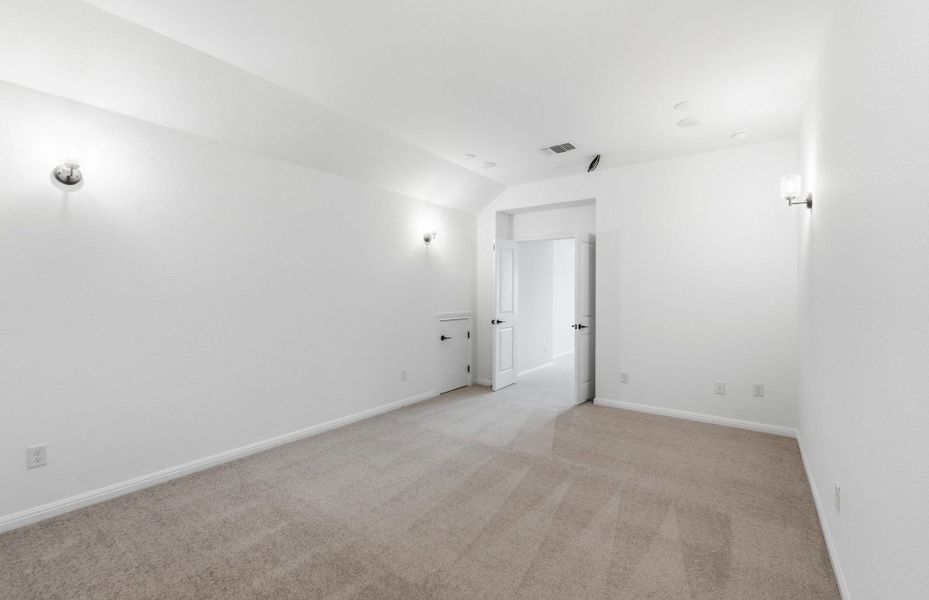 Spacious, unfurnished interior of a new home in Saddleback at Santa Rita Ranch, Liberty Hill (Image 50).