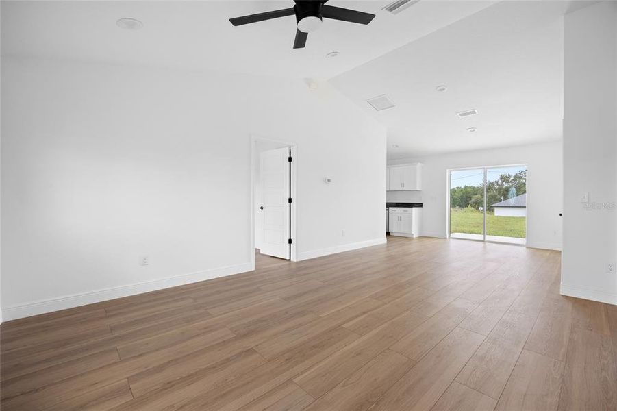 Spacious, unfurnished interior of a new home in , Dunnellon (Image 12).