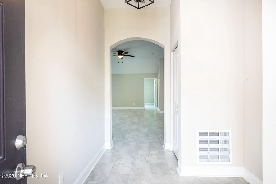Spacious, unfurnished interior of a new home in , Jacksonville (Image 29).